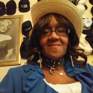 Meet your Posher, Cassandra